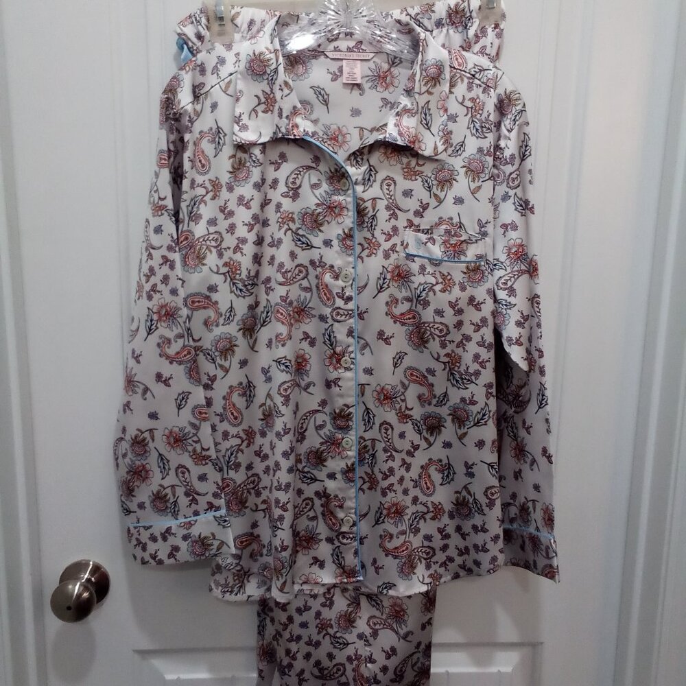 Vintage Victoria's Secret ,2 piece Silk Paisley PJs Size Large Short #0503
